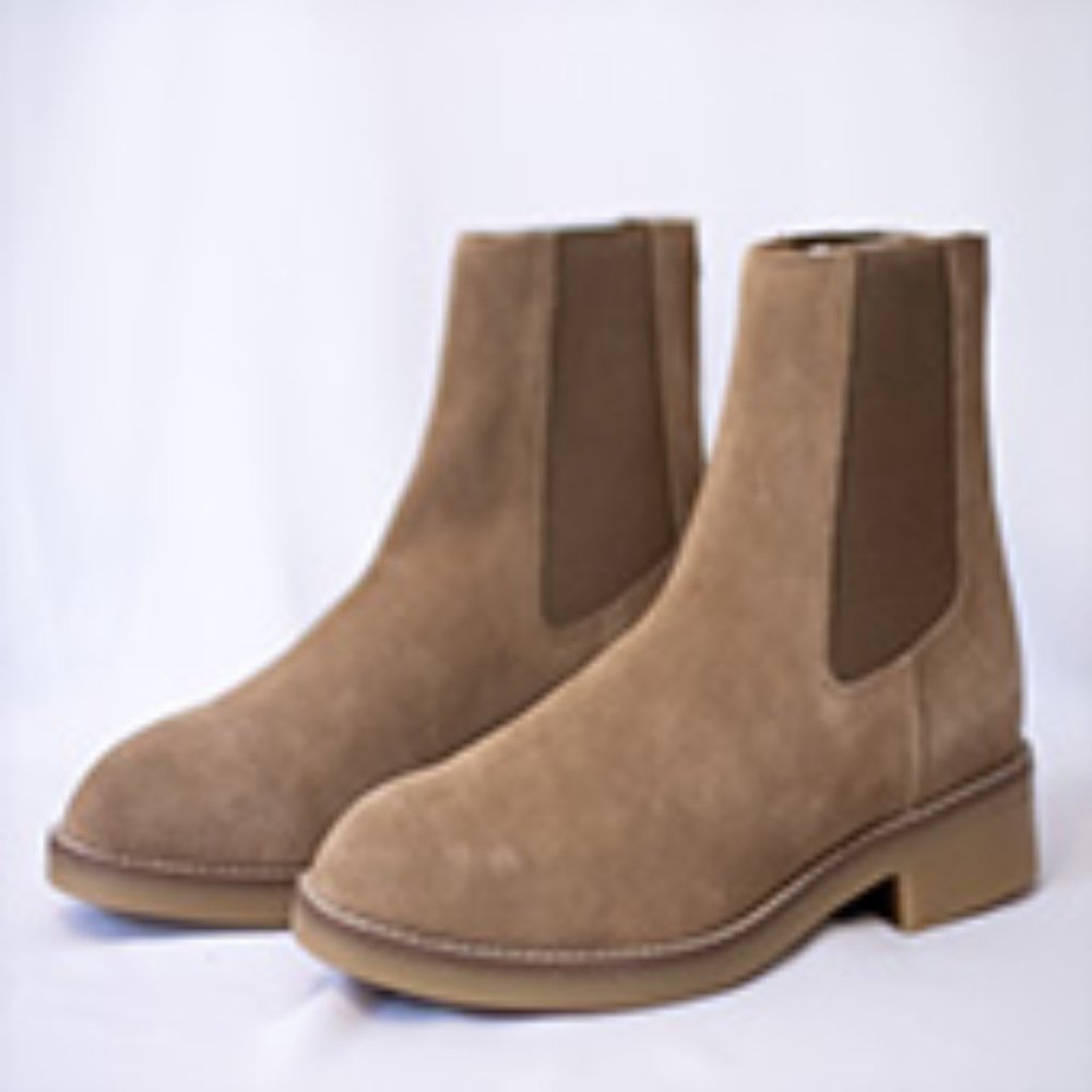 ZARA Chelsea boots